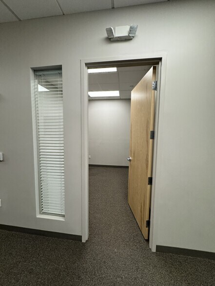 More Photos Of 975 Diablo Ave, Novato Freestanding For Lease