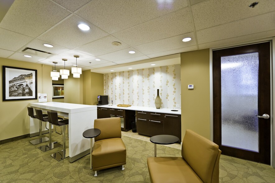 More Photos Of 1 Rideau St, Ottawa Coworking Space