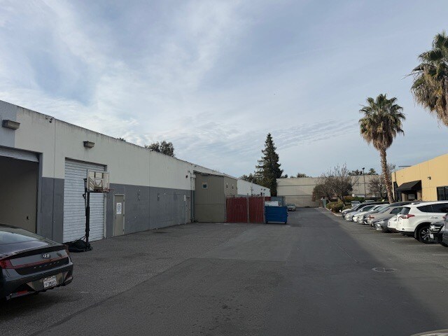 More Photos Of 1931-1935 Las Plumas Ave, San Jose Warehouse For Sale
