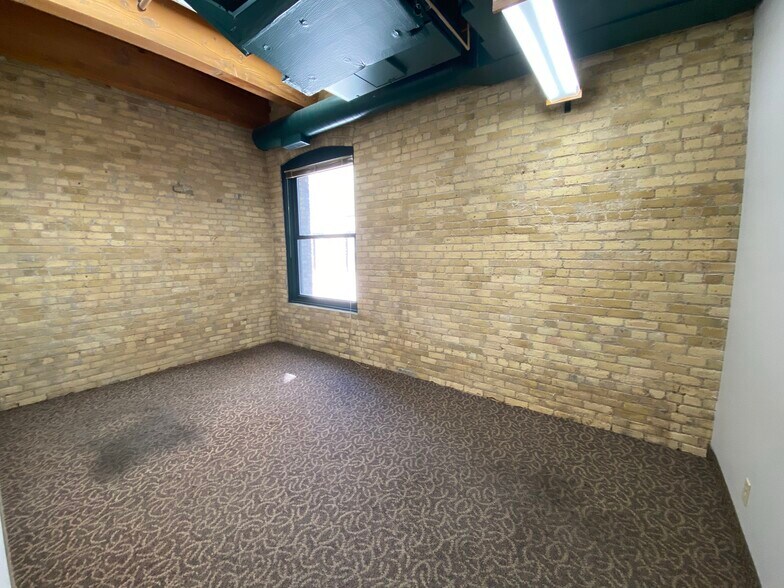 More Photos Of 413 Wacouta St, Saint Paul Office Residential For Lease