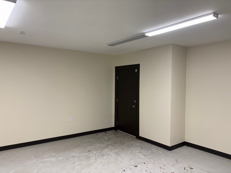 More Photos Of 9190-9214 Exposition Blvd, Los Angeles Warehouse For Sale