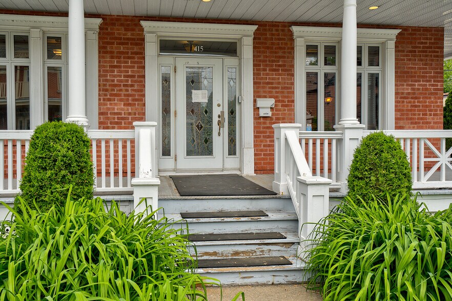 More Photos Of 415 Rue Du Village, Repentigny Office For Sale