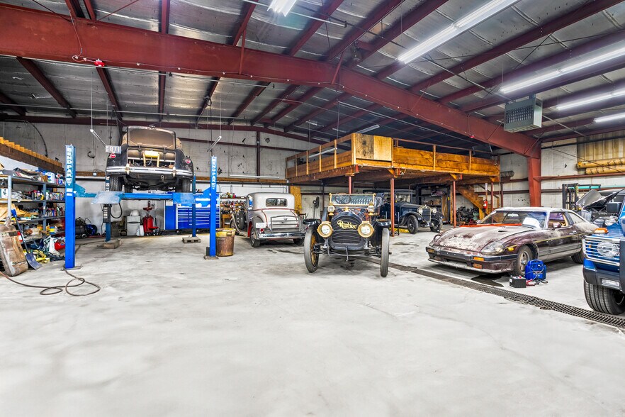 More Photos Of 6 Lark Industrial Pky, Greenville Self Storage For Lease