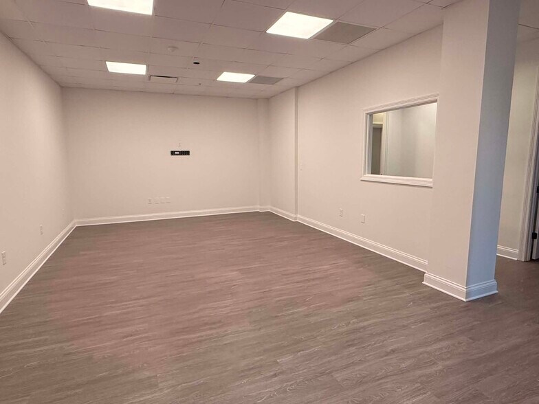More Photos Of 3320 Thomasville Rd, Tallahassee Bank For Lease