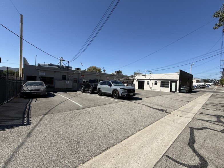 More Photos Of 4017-4029 W Burbank Blvd, Burbank Storefront For Lease