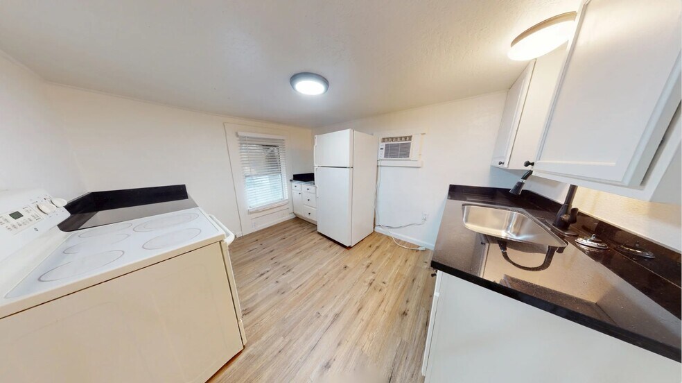 More Photos Of 2715 Twin View Blvd, Shasta Lake Multifamily For Sale