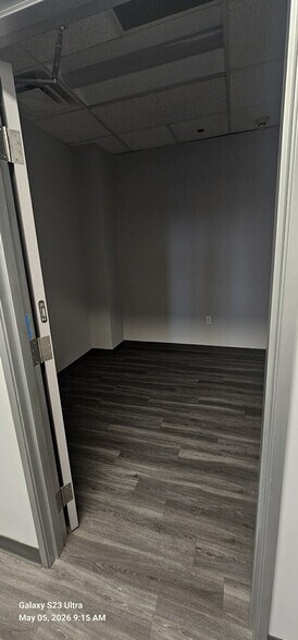 More Photos Of 18040 Sherman Way, Reseda Medical For Lease