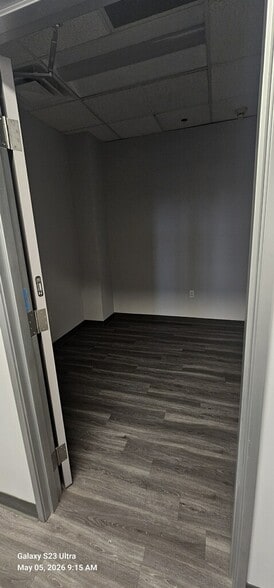 More Photos Of 18040 Sherman Way, Reseda Medical For Lease