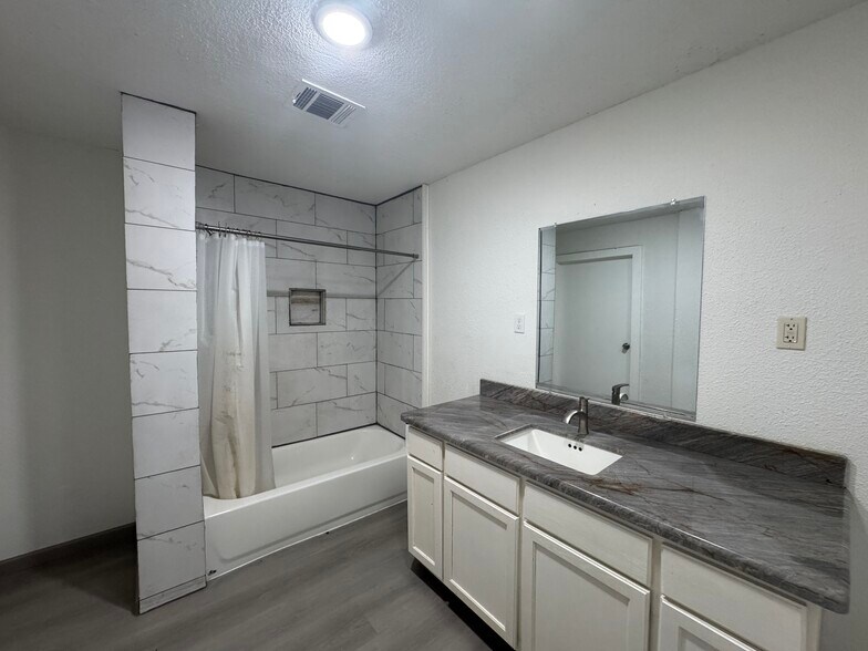 More Photos Of 2924 Byley Blvd, Orange Assisted Living For Lease