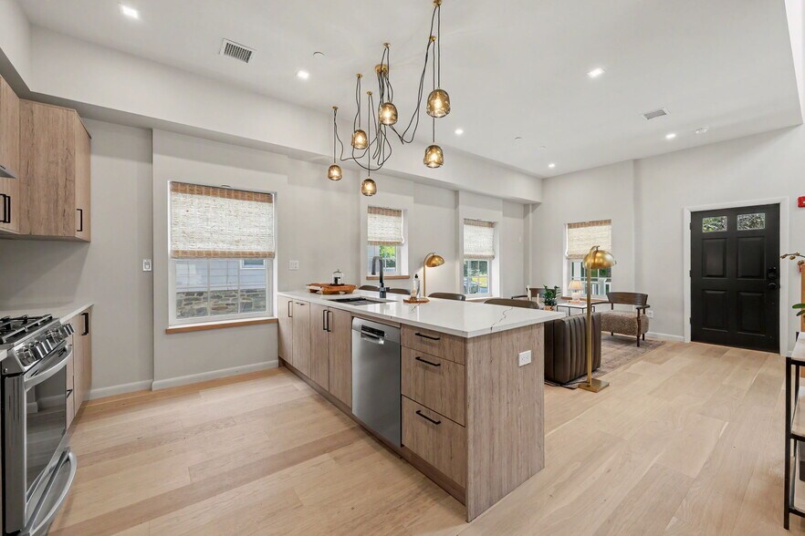 More Photos Of 63 Church St, Greenwich Apartments For Sale