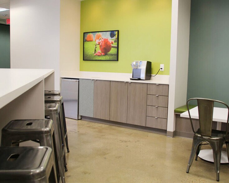 More Photos Of 6671 Southwest Fwy, Houston Office For Lease