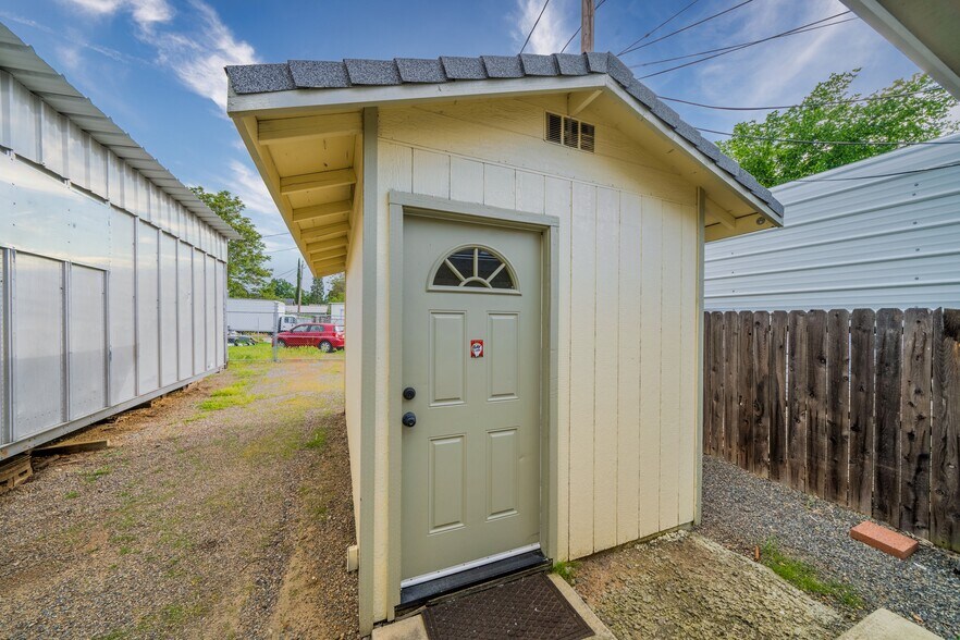 More Photos Of 20832 Front St, Cottonwood General Retail For Sale