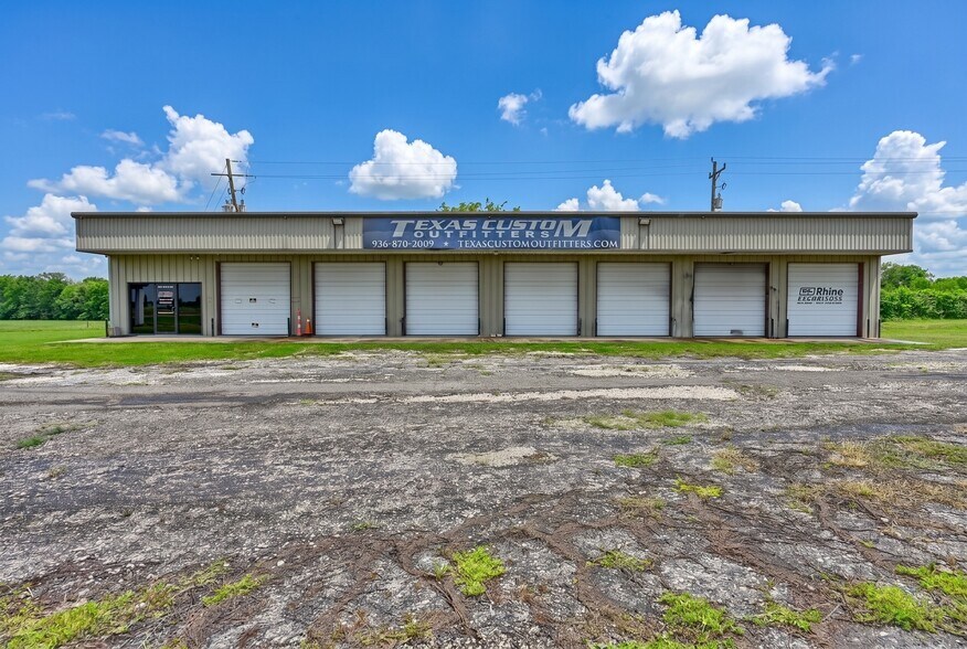 More Photos Of 7818 Highway 6 Loop, Navasota Warehouse For Sale