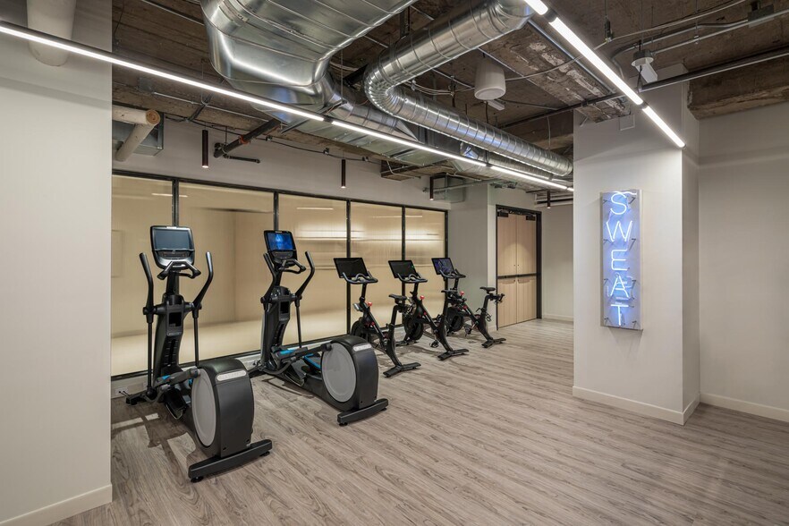 More Photos Of 1700 Broadway, Denver Office For Lease