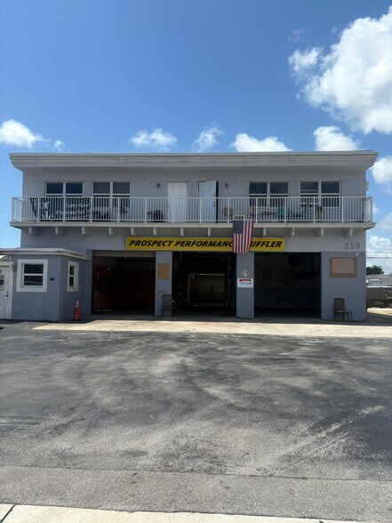 More Photos Of 250 NE 44th St, Oakland Park Auto Repair For Sale