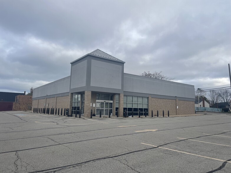 Primary Photo Of 2709 Broadway, Lorain Drugstore For Lease