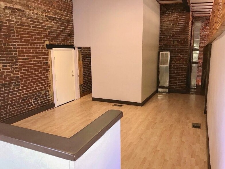 More Photos Of 128-130 W Culpeper St, Culpeper General Retail For Lease