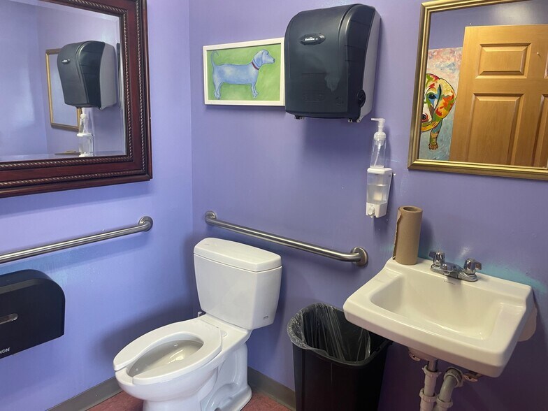 More Photos Of 401 N Limit St, Lincoln Freestanding For Sale