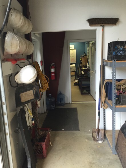 More Photos Of 150 Shippenport Rd, Landing Warehouse For Lease