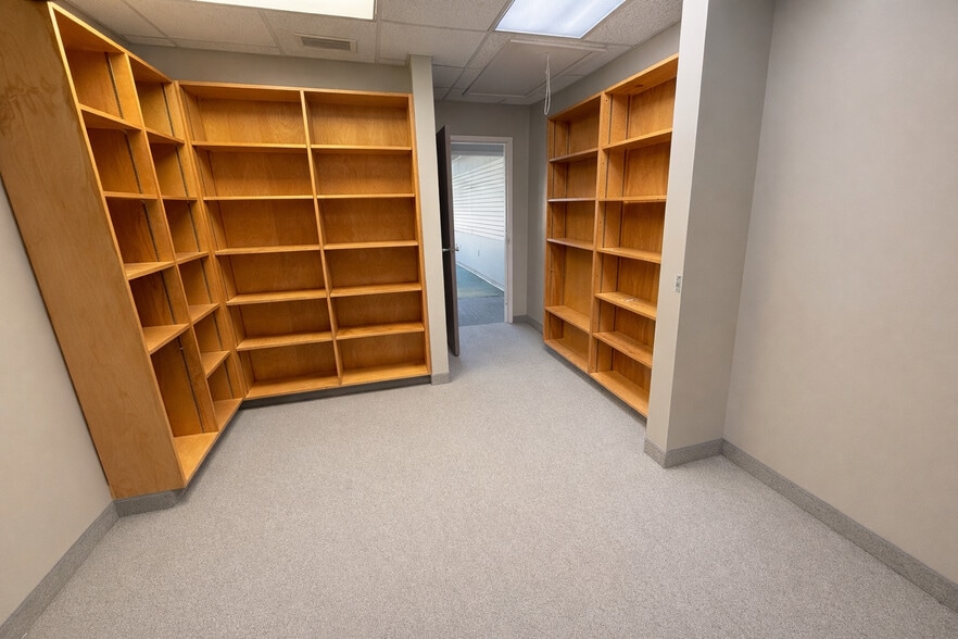 More Photos Of 100 W Guilford St, Thomasville Office For Lease