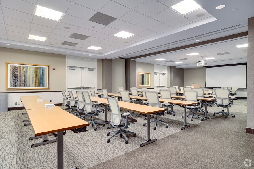 More Photos Of 15000 Conference Center Dr, Chantilly Office For Lease