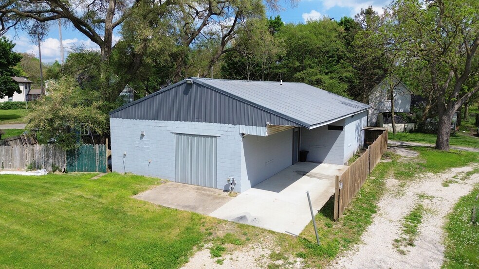 Primary Photo Of 713 Fenton Rd, Flint Warehouse For Sale