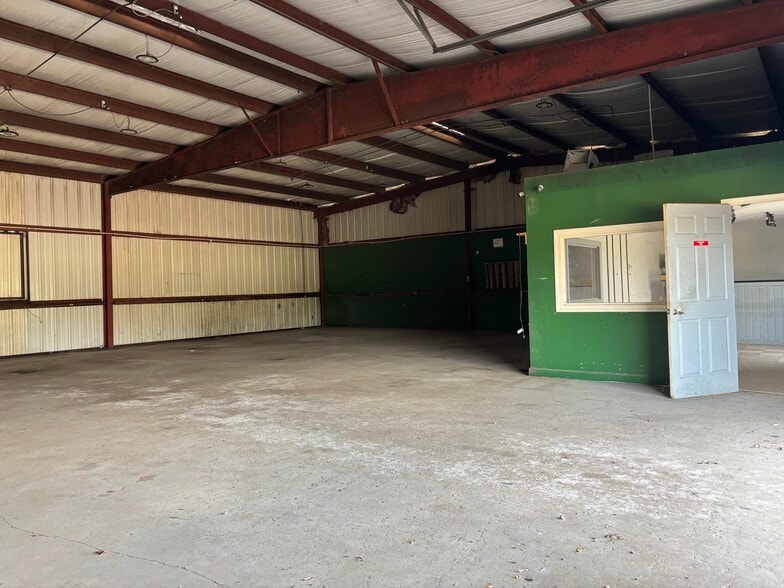 More Photos Of 1120-1132 County Road 129, Alvin Warehouse For Sale