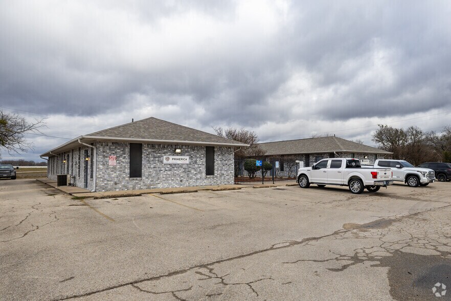 Primary Photo Of 775 Indian Trl, Harker Heights Medical For Sale
