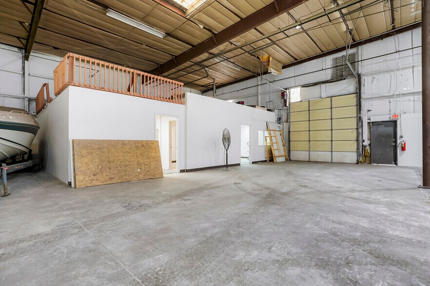 More Photos Of 5745 Monaco St, Commerce City Warehouse For Lease