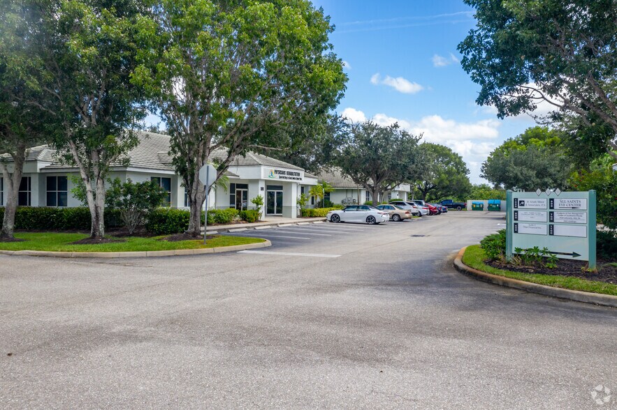 More Photos Of 6150 Diamond Centre Ct, Fort Myers Medical For Sale