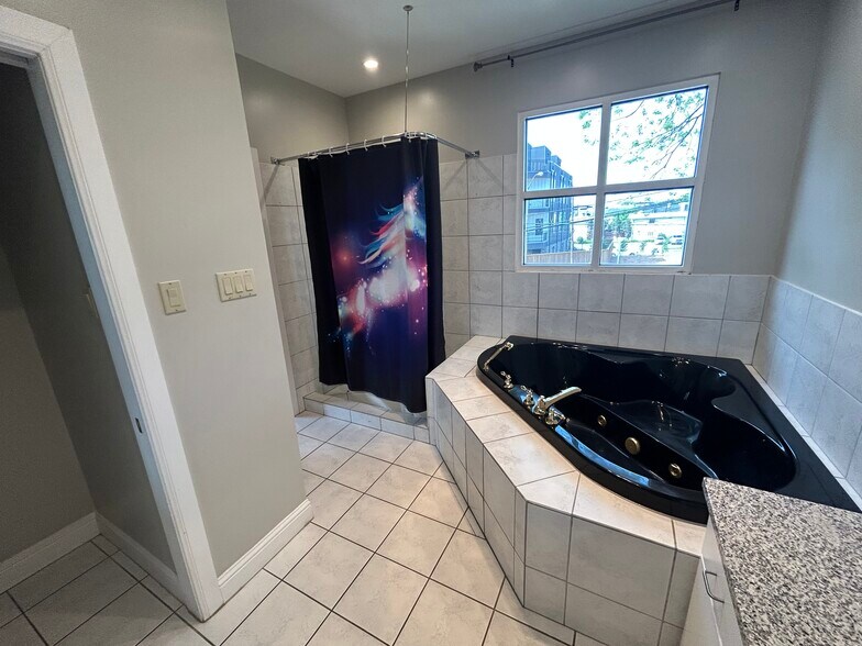 More Photos Of 4235 Cedar Springs Rd, Dallas Office For Lease