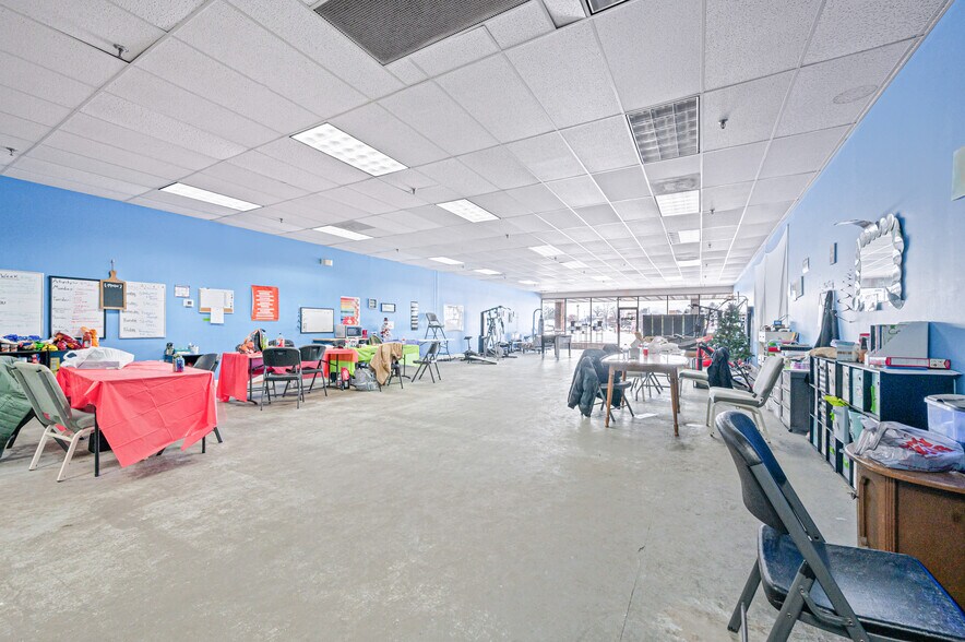 More Photos Of 1508-1574 N Mitchell St, Cadillac General Retail For Sale