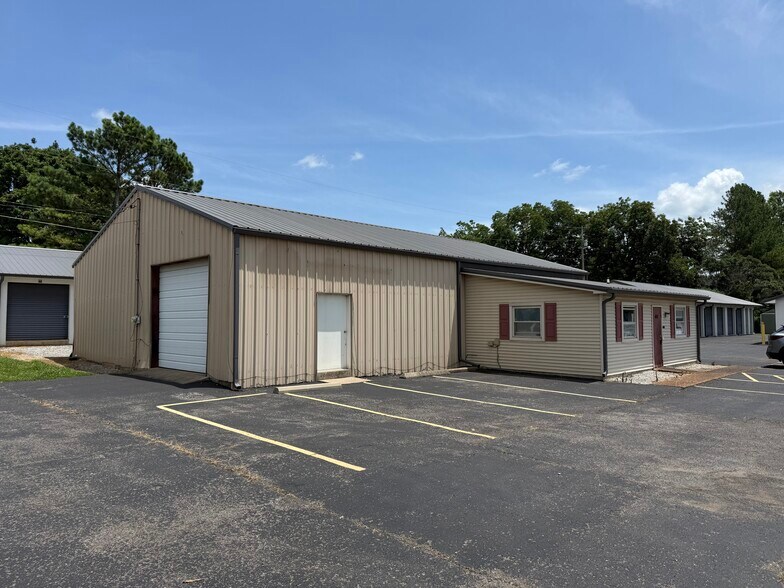 More Photos Of 461 N Broadway St, Portland Flex For Lease