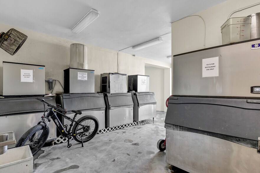 More Photos Of 96 Madeira Rd, Islamorada Restaurant For Sale