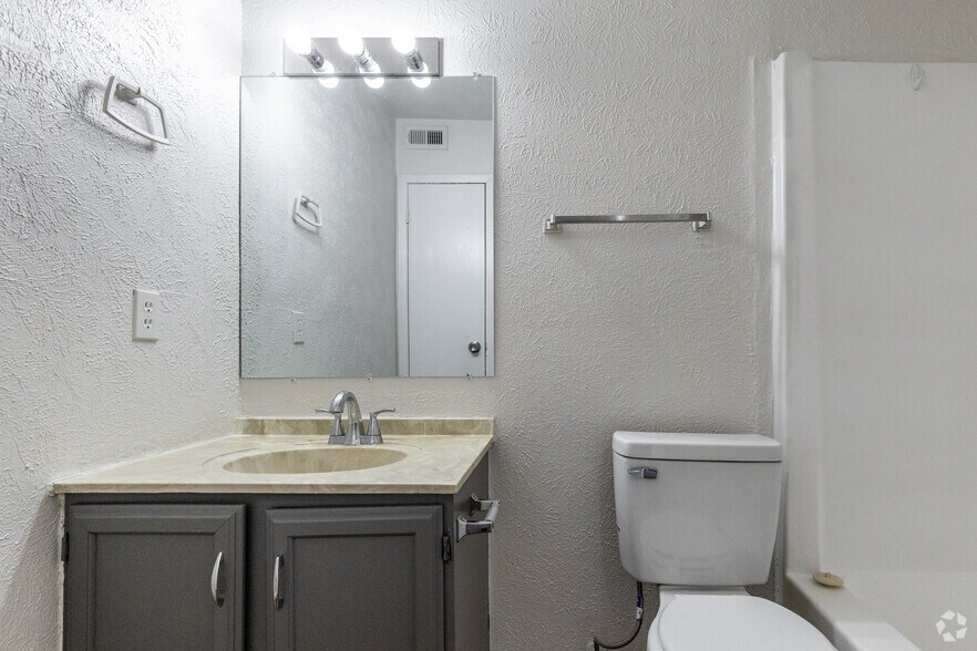 More Photos Of 101-121 S Bonnie Brae St, Denton Apartments For Sale