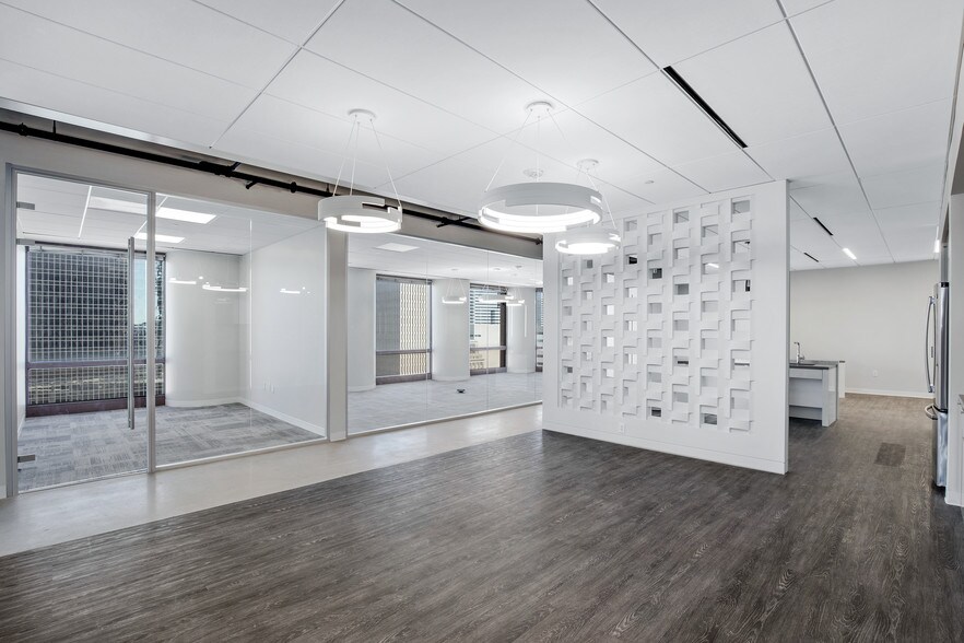 More Photos Of 1415 Louisiana St, Houston Office For Sale