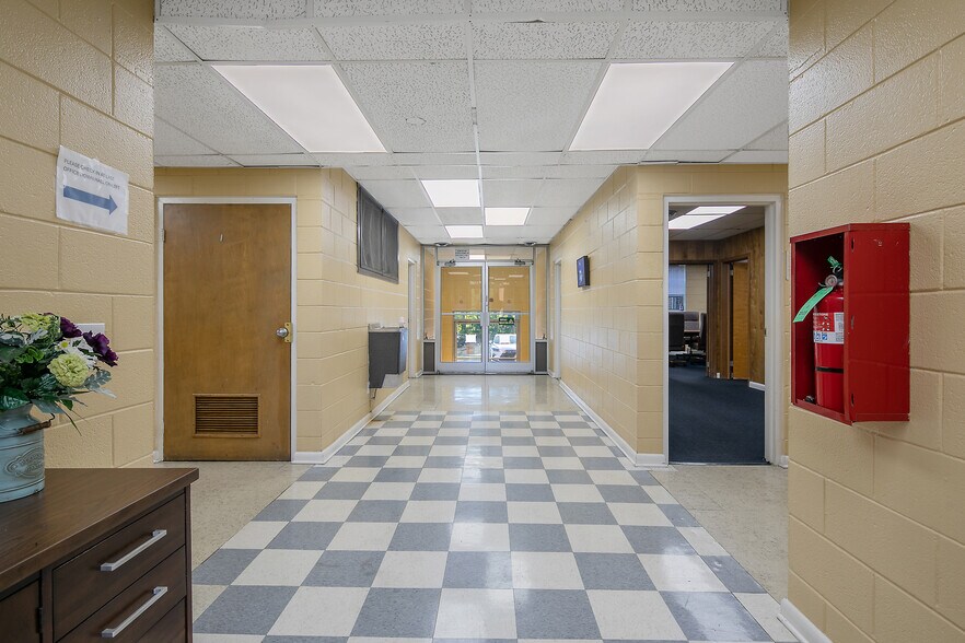 More Photos Of 214 Hawkins Ave, Sanford Medical For Sale