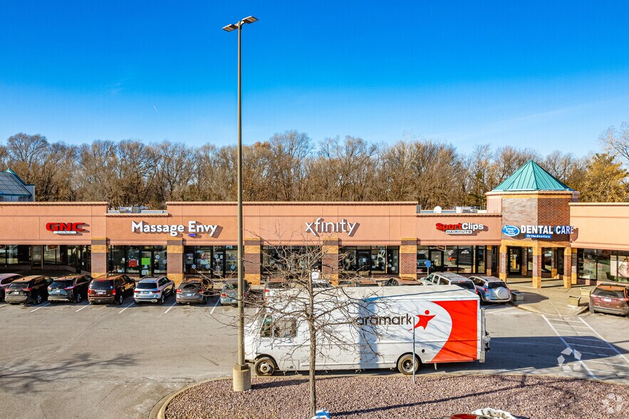 More Photos Of 905-955 E County Rd E, Vadnais Heights General Retail For Lease