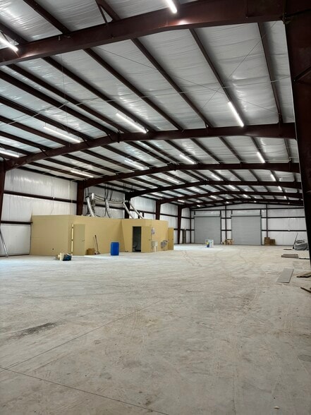 More Photos Of 2995 Mayport Rd, Jacksonville Manufacturing For Lease