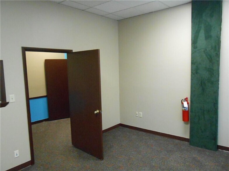 More Photos Of 526 E Bruceton Rd, Pittsburgh Medical For Lease