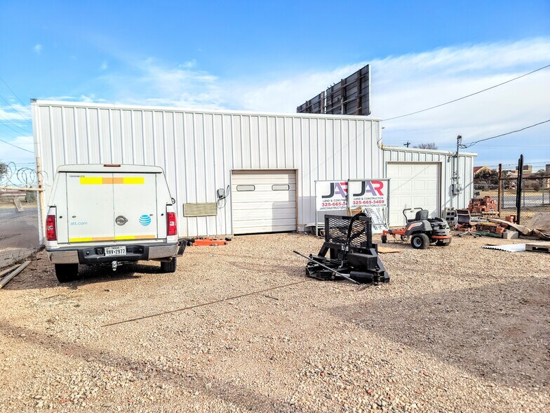 More Photos Of 1583 S 1st St, Abilene Light Distribution For Sale