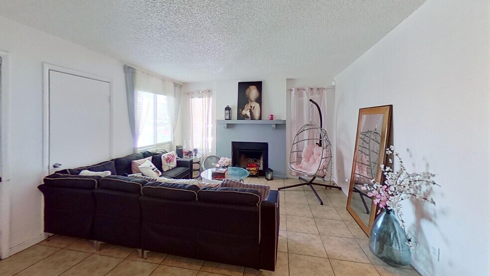 More Photos Of 917 Snug Harbor St, Las Vegas Apartments For Sale