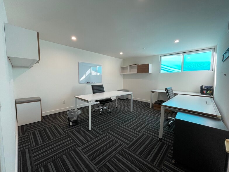 Primary Photo Of 292-296 N Palm Canyon Dr, Palm Springs Storefront Retail Residential For Lease