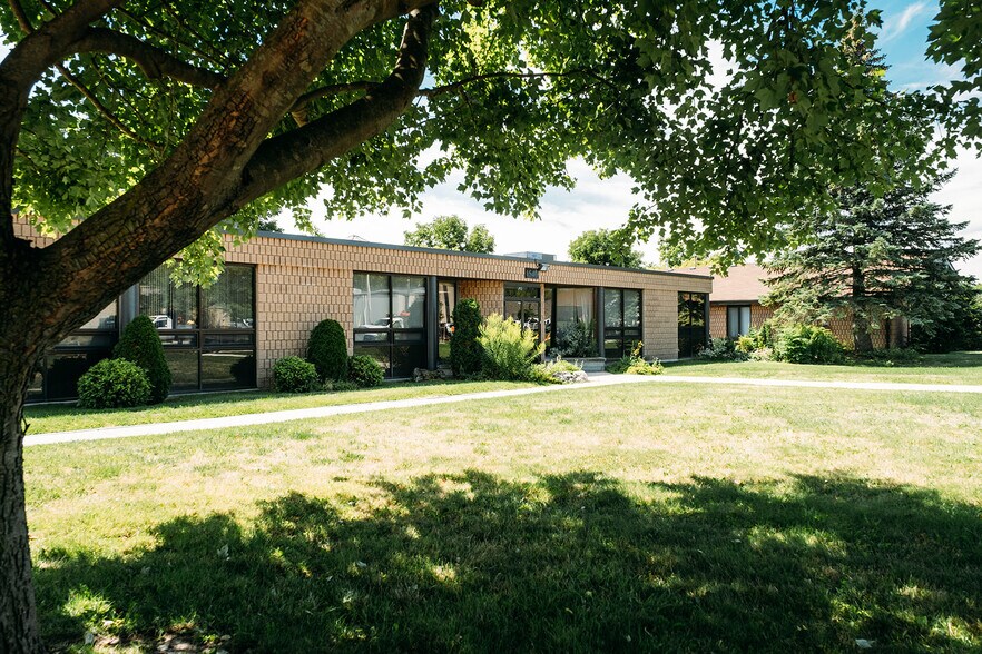 More Photos Of 1540 N Routledge Park, London Office For Lease