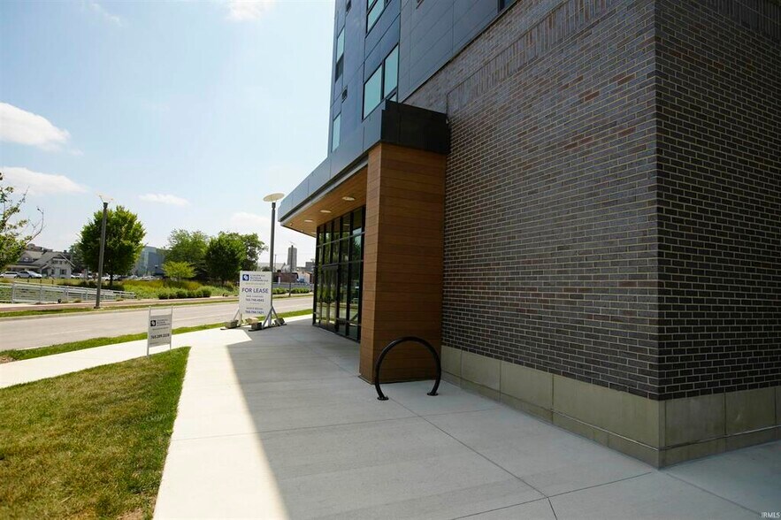 More Photos Of 400 W Washington St, Muncie Apartments For Lease