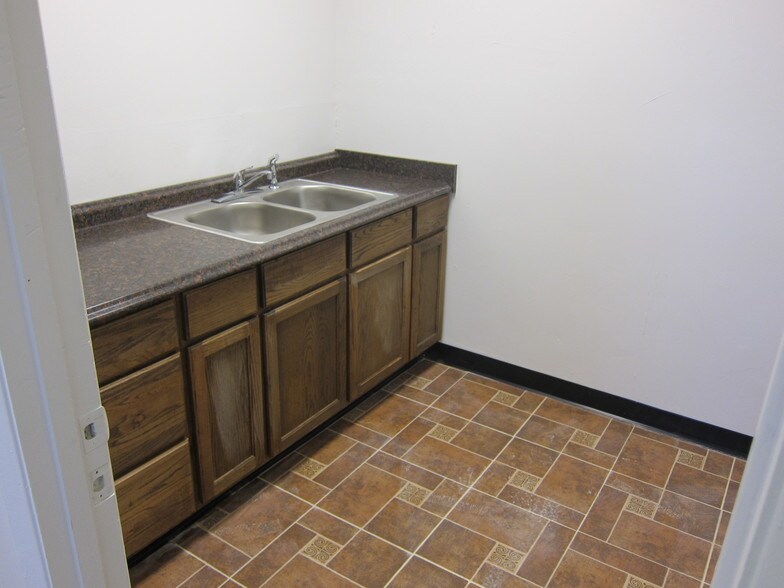 More Photos Of 1140-1150 Price Ave, Pomona Warehouse For Lease