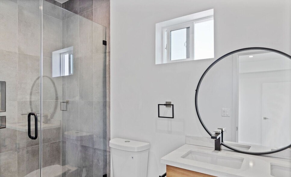 More Photos Of 10821 Hartsook St, North Hollywood Apartments For Sale