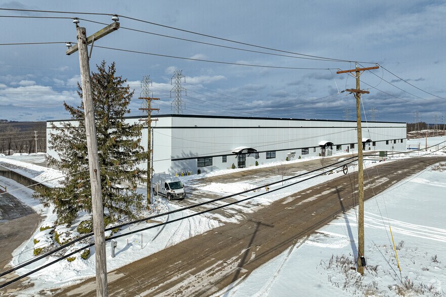 More Photos Of 118 Iron Mountain Rd, Mine Hill Warehouse For Lease