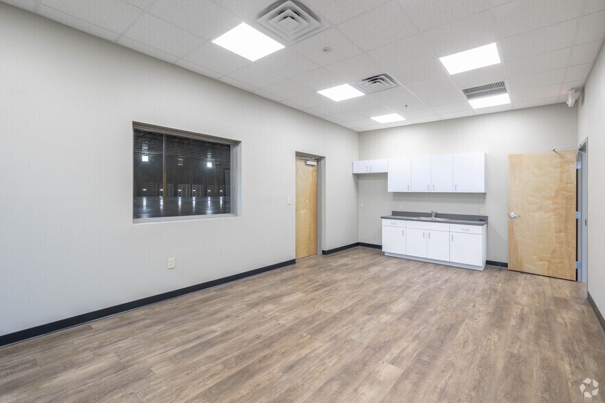 More Photos Of 3900 County Line Road, Lakeland Distribution For Lease