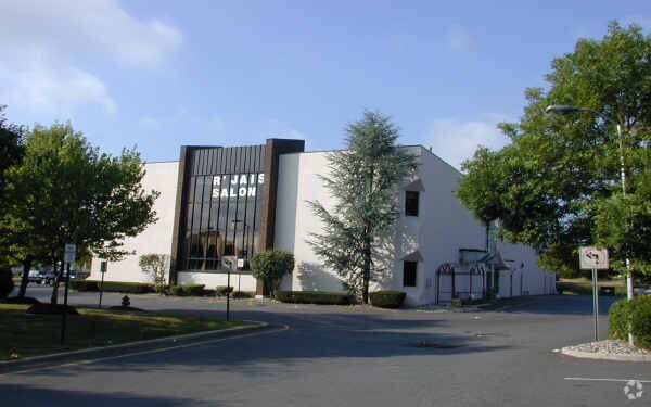 More Photos Of 2 John F Kennedy Blvd, Somerset General Retail For Sale